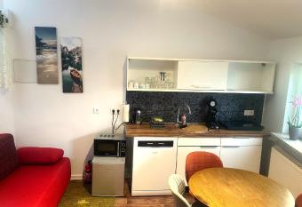 Ferienwohnung Bina allows 18 year olds to book a room