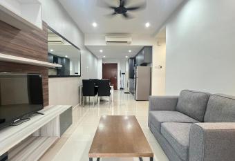 Encorp Marina has rooms with a private hot tub