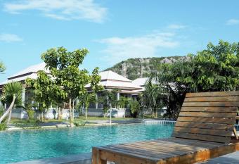 KP Mountain Beach has Balcony rooms