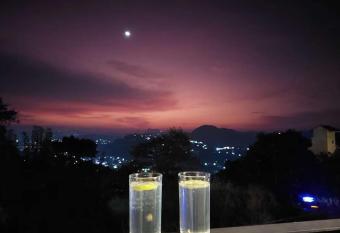 Hotel Kandyan View   Free pickup from Kandy city   allows 18 year olds to book a room