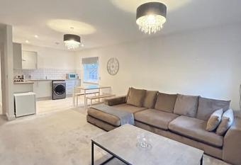 Luxury countryside stay - Waters Upton, Telford allows 18 year olds to book a room