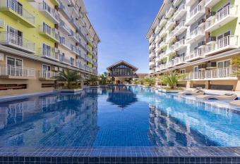 AMANI 606B Near Airport, Mall, Free Pool, Gym, Netflix, 200 Mbps Wi-fi has Balcony rooms