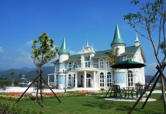 Sigma Castle has Balcony rooms