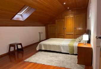 T1 perto do centro hist  rico de Sintra allows 18 year olds to book a room