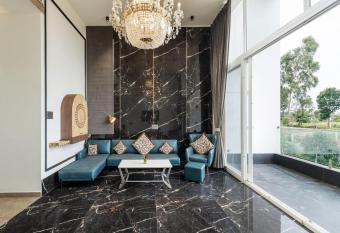 Celestial Sapphire Villa By StayJade 4BHK Veg Food has Smoking/Balcony rooms