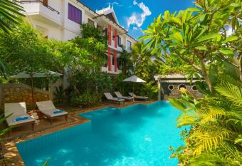 Primefold Hotel has Balcony rooms