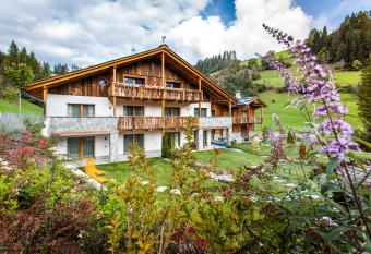 Alpine Mountain Chalet has Balcony rooms