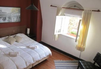 Alojarte Mendoza has Balcony rooms