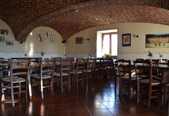 Cascina Trapella has Balcony rooms