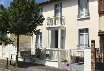 Maison Bernadette - Premier Etage has Balcony rooms