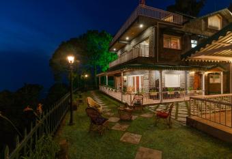 ELIVAAS 4 BHK With Garden & Bonfire - Fleur De Lis allows 18 year olds to book a room