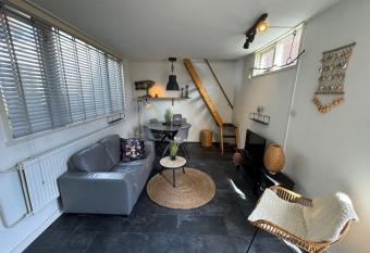 Vakantiehuisje aan Zee - 100m van Strand has Balcony rooms