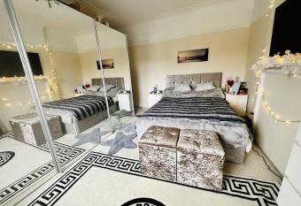 New Year in London 20 minutes train to Marylebone has Balcony rooms