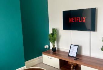 Spacious Haven Near University of Leicester allows 18 year olds to book a room