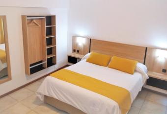 Apartamentos Mendoza allows 18 year olds to book a room