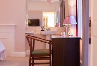 Cleeve Hill Hotel allows 18 year olds to book a room