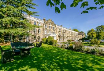 Cedar Court Hotel Harrogate allows 18 year olds to book a room
