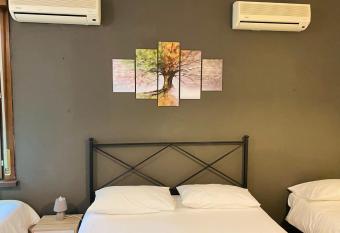 Viale Manzoni has Balcony rooms