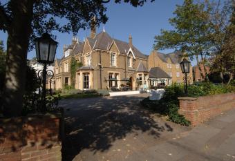 Cotswold Lodge Hotel has Balcony rooms