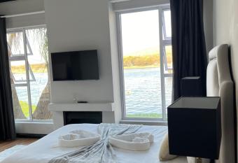 Serene Suite On The Dam has Balcony rooms