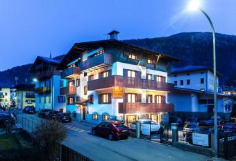 Residence Alpen Casavacanze allows 18 year olds to book a room