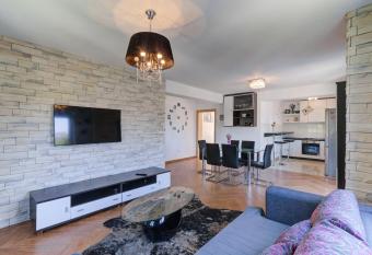 Apartments Antic has Balcony rooms