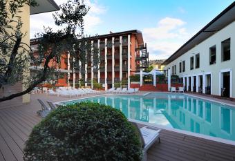 Club Hotel e Residence La Vela has Balcony rooms