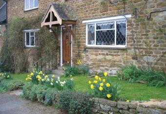 18th century cottage in Hook Norton allows 18 year olds to book a room
