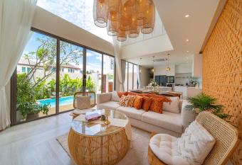 Alisa 4          has rooms with a private hot tub