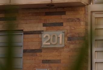 Bloow House has rooms with a private hot tub