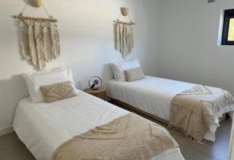 Casa Bordeira has Balcony rooms