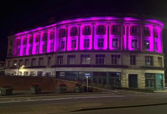 Belvilla Newport City Centre Lifestyle allows 18 year olds to book a room