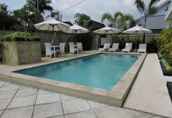 Kartika Villas has Balcony rooms