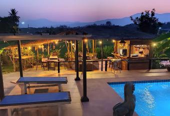 Country Retreat has Balcony rooms