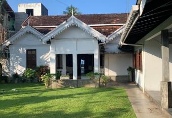 Curry Bowl Restaurant & Turtles Rest has Balcony rooms