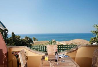 Bono Vacanze Villa Maragani Charme & Relax has Balcony rooms