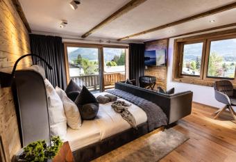 residenz5360 allows 18 year olds to book a room