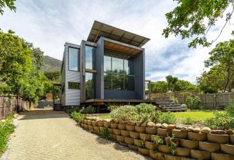 Luxury Eco Villa, HoutBay, Cape Town, South Africa has rooms with a private hot tub