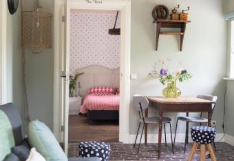 B&B De Ouw Skuur has Balcony rooms