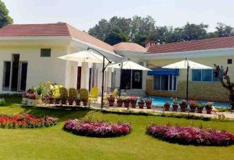 Riviera Cloud Farmhouse has Balcony rooms