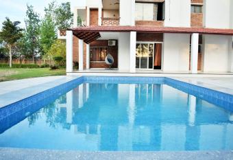 The Wilkins Retreat has Balcony rooms