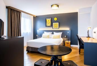Best Western Plus Suitcase Paris La D  fense allows 18 year olds to book a room