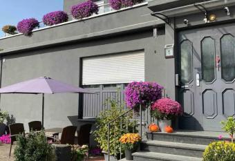 1 grosse elegante Zimmerwohnung 5 Minuten zu Fuss in die Stadtmitte has Balcony rooms