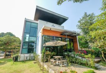 Haak Boutique Hotel allows 18 year olds to book a room