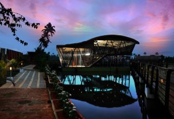 Aquatic Island by Poppys Kochi has Balcony rooms
