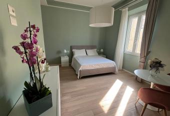 Suites Roma 85 has Balcony rooms