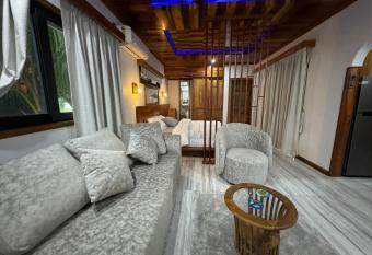 Alibel Beach Villa has Balcony rooms