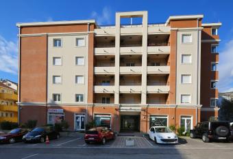 Apartments Pegasus lux allows 18 year olds to book a room