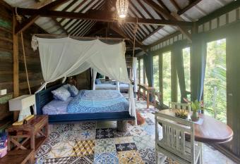 Villa Batari - Artsy Joglo - Private Swimming Pool has Balcony rooms