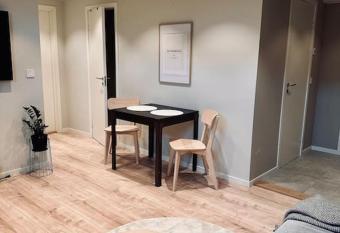 Nyrenoverad l  genhet i G  teborg has Balcony rooms